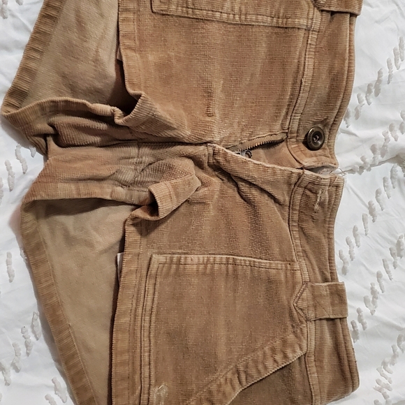 Short shorts - Picture 3 of 4